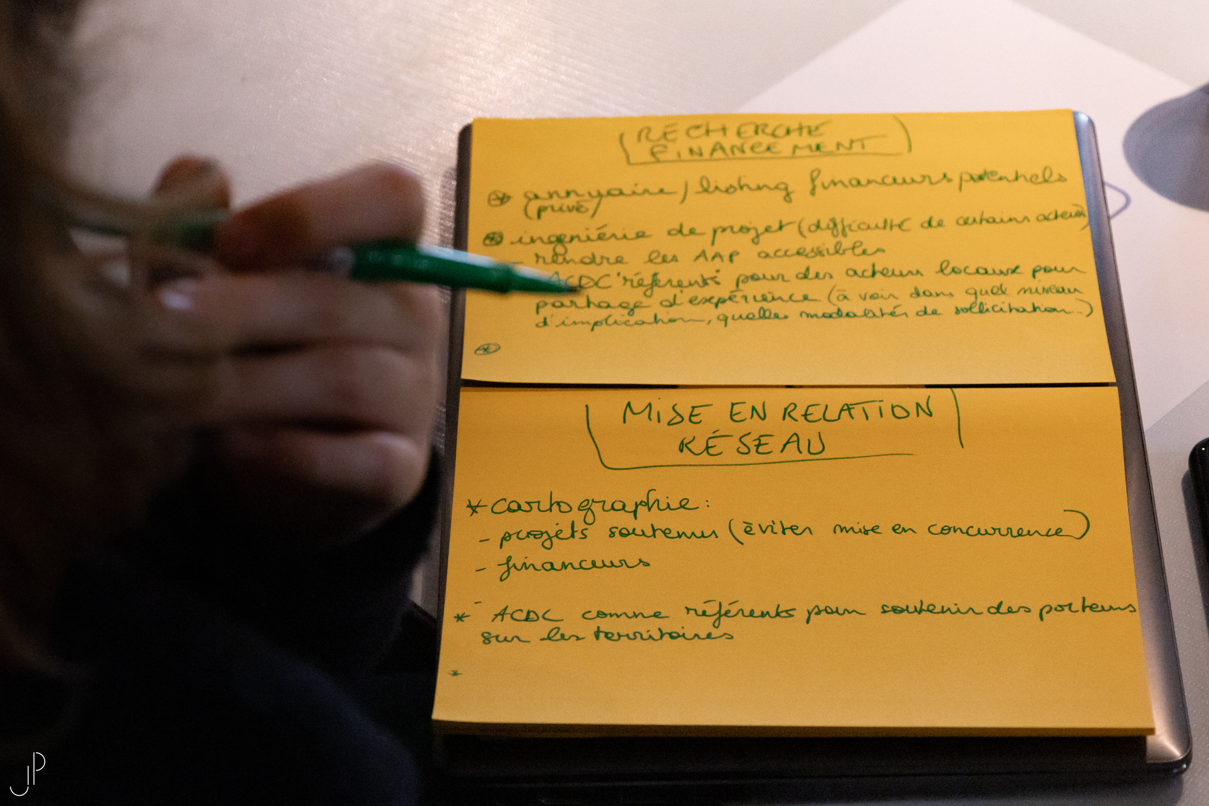 Prise de notes lors du séminaire de la Fondation de France à Grenoble © Justine Peilley Photographie / Fondation de France